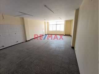 Foto 6 de ¡Oportunidad única en Chiclayo! 🌟 Edificio en Alquiler para Empresas 🚀

🔑 Ubicación estratégica en el corazón de Chiclayo, a solo una cuadra del Ban