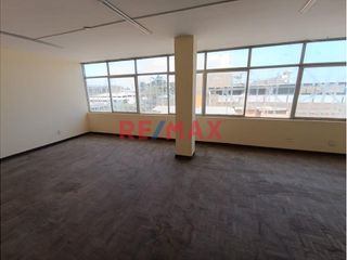 Foto 2 de ¡Oportunidad única en Chiclayo! 🌟 Edificio en Alquiler para Empresas 🚀

🔑 Ubicación estratégica en el corazón de Chiclayo, a solo una cuadra del Ban