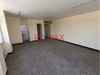Foto 3 de ¡Oportunidad única en Chiclayo! 🌟 Edificio en Alquiler para Empresas 🚀

🔑 Ubicación estratégica en el corazón de Chiclayo, a solo una cuadra del Ban