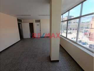 Foto 11 de ¡Oportunidad única en Chiclayo! 🌟 Edificio en Alquiler para Empresas 🚀

🔑 Ubicación estratégica en el corazón de Chiclayo, a solo una cuadra del Ban
