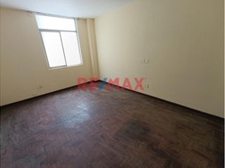 Foto 10 de ¡Oportunidad única en Chiclayo! 🌟 Edificio en Alquiler para Empresas 🚀

🔑 Ubicación estratégica en el corazón de Chiclayo, a solo una cuadra del Ban