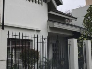 Foto 2 de CASA DE 4 AMBIENTES EN BANFIELD