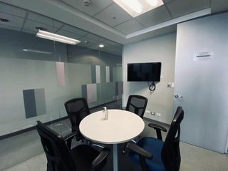 Foto 4 de OFICINA EN ALQUILER EN SAN ISIDRO - IMPLEMENTADA Y AMOBLADA