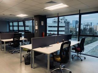 Foto 1 de OFICINA EN ALQUILER EN SAN ISIDRO - IMPLEMENTADA Y AMOBLADA