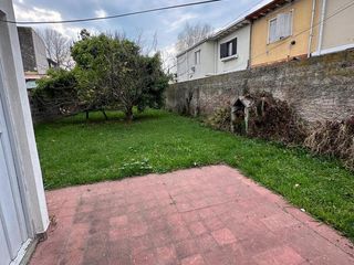Foto 11 de CASA DE 2 AMBIENTES CON 2 LOCALES SOBRE LOTE DE 375m2 EN BARRIO SAN JUAN