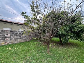 Foto 3 de CASA DE 2 AMBIENTES CON 2 LOCALES SOBRE LOTE DE 375m2 EN BARRIO SAN JUAN