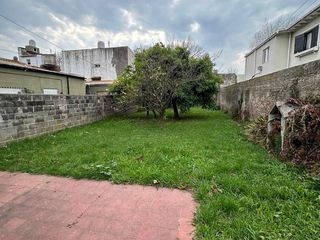 Foto 10 de CASA DE 2 AMBIENTES CON 2 LOCALES SOBRE LOTE DE 375m2 EN BARRIO SAN JUAN