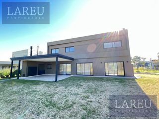 Foto 2 de Lareu Propiedades - Casa en venta en Puertos - Barrio Vistas