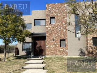 Foto 1 de Lareu Propiedades - Casa en venta en Puertos - Barrio Vistas