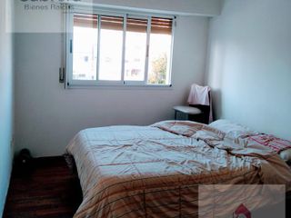 Departamento de 2 dormitorios con cochera en venta - La Plata