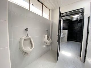 Carcelén, Galpón en renta, 2169 m2, 5 ambientes, 5 baños, 9 parqueaderos