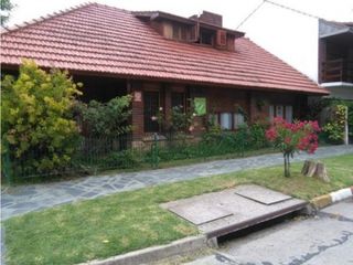 Foto 1 de Casa - Chalet 4 Ambientes CHACO Y NECOCHEA