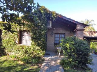 Foto 1 de Retasado Venta Casa Apto Bancor 3 dormitorios galería asador pileta jardín en Villa Belgrano U$S180.000.