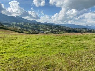 Terreno de Venta en Vía de integración barrial, Loja Ecuador.