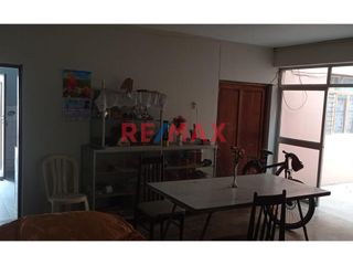 Foto 12 de VENTA DE CASA COMO TERRENO EN AV. PUMACAHUA CON DOBLE FRENTE

AREA TOTAL.   452.56M2
Frente : 9.86  ML
Derecha : 40.20 ML
Izquierda : 40.40 ML
F