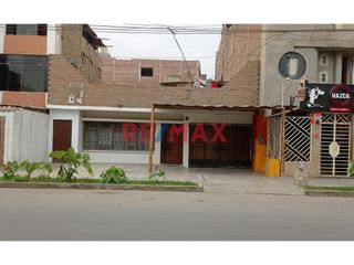 Foto 1 de VENTA DE CASA COMO TERRENO EN AV. PUMACAHUA CON DOBLE FRENTE

AREA TOTAL.   452.56M2
Frente : 9.86  ML
Derecha : 40.20 ML
Izquierda : 40.40 ML
F