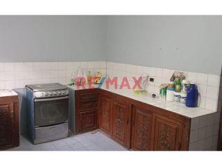 Foto 11 de VENTA DE CASA COMO TERRENO EN AV. PUMACAHUA CON DOBLE FRENTE

AREA TOTAL.   452.56M2
Frente : 9.86  ML
Derecha : 40.20 ML
Izquierda : 40.40 ML
F