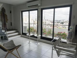 Duplex de 3 ambientes con balcón terraza y cochera.