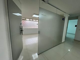 Foto 1 de consultorio en arriendo/venta en los cedros. Cod V16262