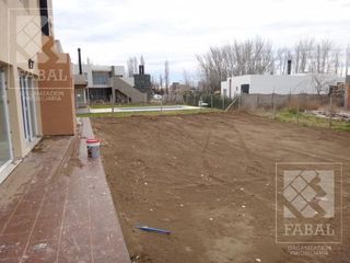 Casa venta barrio privado Sauces del Limay, Neuquén, 3 dormitorios, 4 baños, cochera y jardín