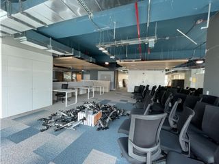 Foto 4 de SE  ARRIENDA O SE VENDE OFICINA  AMOBLADA POBLADO