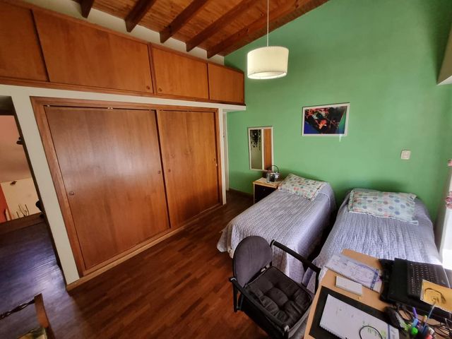 Casa en venta - 2 Dormitorios 2 Baños 1 cochera 2 patios- 151 Mts2 - La Plata