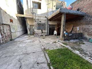 PH en VENTA en VICTORIA, Uruguay al 2100 3 ambientes patio cochera