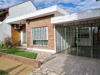Foto 2 de Casa en venta en Parque Johnston