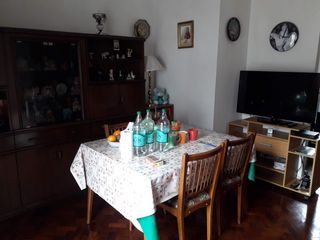 PH 4 amb. Balcón al frente. Excelente estado