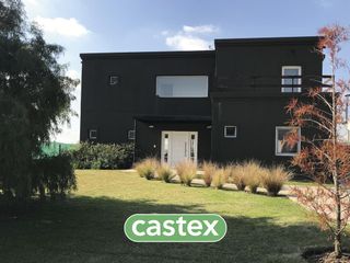 Foto 1 de Casa  de dos plantas con vista al golf  en venta en El Canton