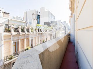 Oficina Refaccionada con 3 Despachos Amplios y Recepción! Todo Luz!!