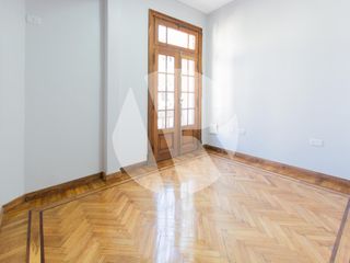 Oficina Refaccionada con 3 Despachos Amplios y Recepción! Todo Luz!!