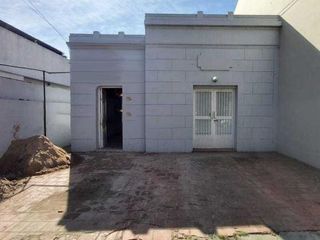 Casa en venta - 2 dormitorios 2 baños - 120mts2 - La Plata