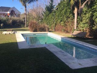 Casa Moderna en Abril Club De Campo