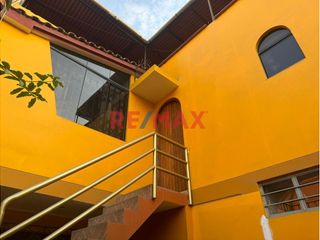 Foto 3 de Vendo Amplia Casa- Frente Parque– A 1 Cdra.Universitaria- A Media Cdra.-Av.San Felipe - Comas