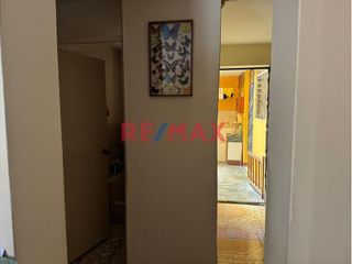 Foto 10 de Vendo Amplia Casa- Frente Parque– A 1 Cdra.Universitaria- A Media Cdra.-Av.San Felipe - Comas