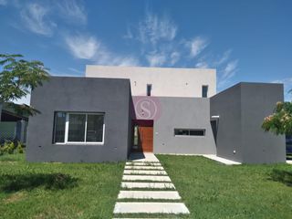 Casa en venta en Santa Emilia, Pilar del Este