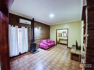 Casa en venta - 2 Dormitorios 1 Baño - Cochera - San Carlos, La Plata