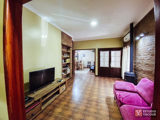 Casa en venta - 2 Dormitorios 1 Baño - Cochera - San Carlos, La Plata