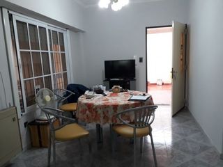 Foto 1 de Casa PH en venta en La Tablada