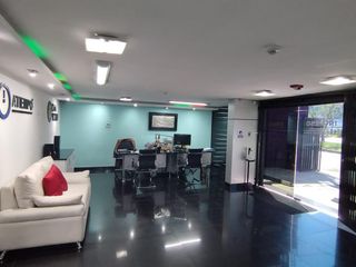 Oficina en  Renta, 85m², en planta baja, en la Avenida Principal Eloy Alfaro, Quito