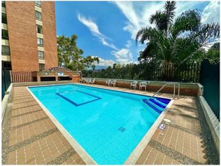 Stunning Furnished Apartment with Pool and Gym in Prime Location