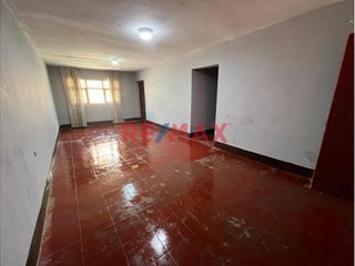 Foto 2 de EN PRODUCCIÓN AUDIOVIDUAL

¡Oportunidad de inversión en Huanchaco! 🏡 Casa con amplio terreno a solo minutos del mar 🌊

Se vende casa ubicada en Lo
