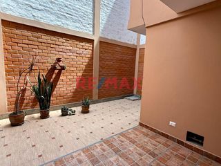 Foto 10 de Venta de linda casa de 3 pisos mas azotea en Urb. San Isidro I Etapa, rodeada de parques
Ubicada cerca de Av. Metropolitana II, Universidad Privada d