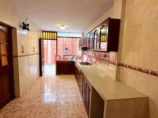 Foto 3 de Venta de linda casa de 3 pisos mas azotea en Urb. San Isidro I Etapa, rodeada de parques
Ubicada cerca de Av. Metropolitana II, Universidad Privada d