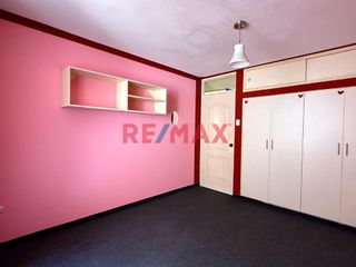 Foto 7 de Venta de linda casa de 3 pisos mas azotea en Urb. San Isidro I Etapa, rodeada de parques
Ubicada cerca de Av. Metropolitana II, Universidad Privada d