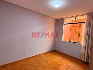 Foto 8 de Venta de linda casa de 3 pisos mas azotea en Urb. San Isidro I Etapa, rodeada de parques
Ubicada cerca de Av. Metropolitana II, Universidad Privada d
