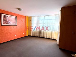 Foto 4 de Venta de linda casa de 3 pisos mas azotea en Urb. San Isidro I Etapa, rodeada de parques
Ubicada cerca de Av. Metropolitana II, Universidad Privada d