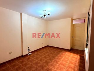 Foto 9 de Venta de linda casa de 3 pisos mas azotea en Urb. San Isidro I Etapa, rodeada de parques
Ubicada cerca de Av. Metropolitana II, Universidad Privada d
