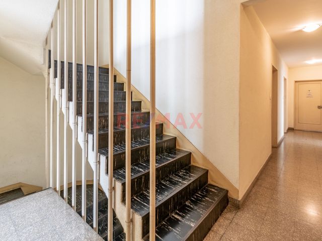 Venta Dpto  2 amb con Balcon y Cochera